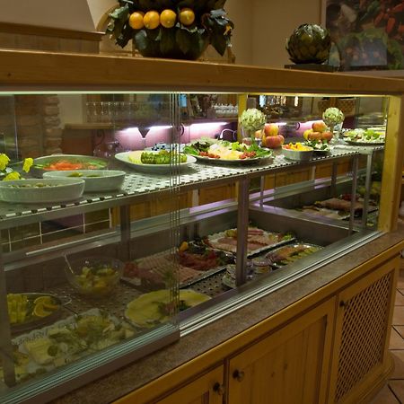 Hotel Speeter Вайзенхайм ам Берг Екстериор снимка