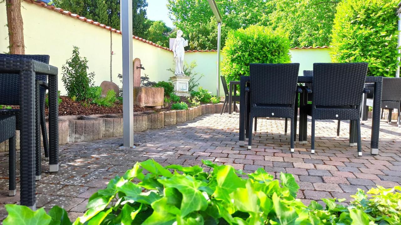 Hotel Speeter Вайзенхайм ам Берг Екстериор снимка