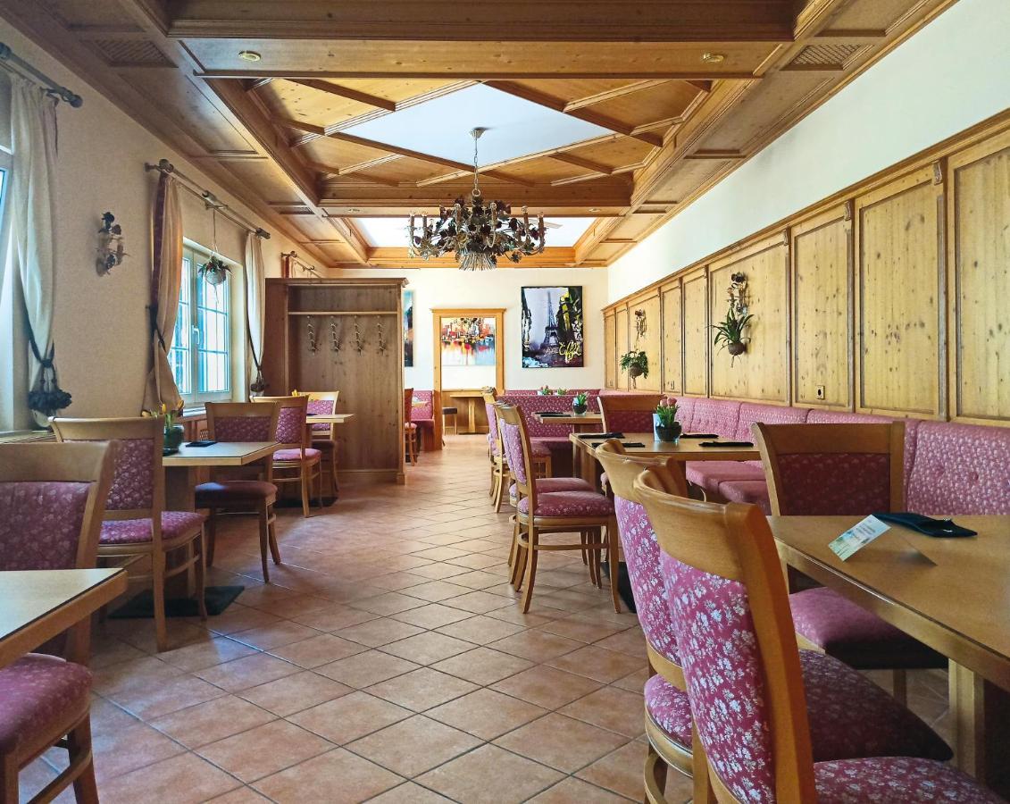 Hotel Speeter Вайзенхайм ам Берг Екстериор снимка