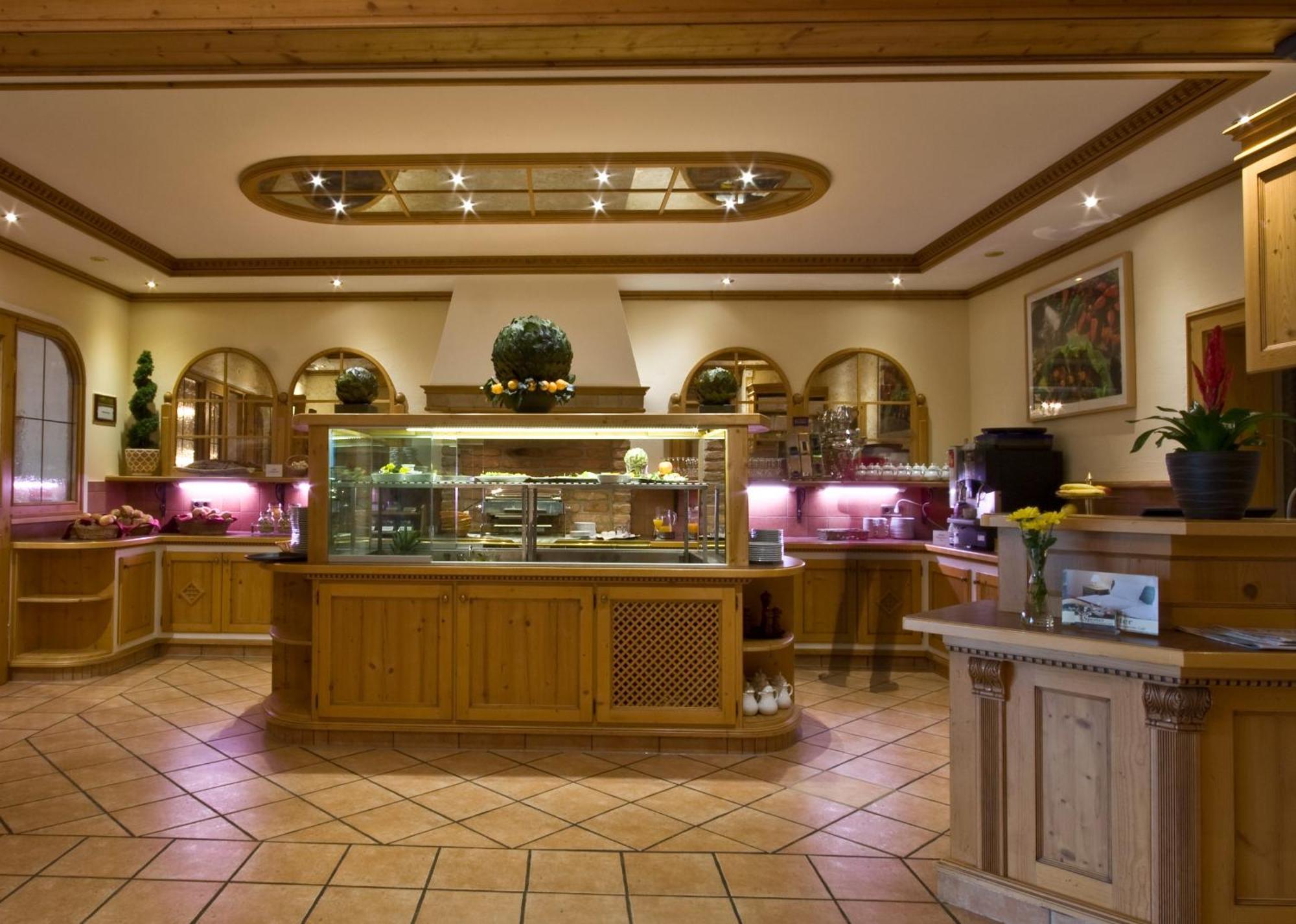 Hotel Speeter Вайзенхайм ам Берг Екстериор снимка