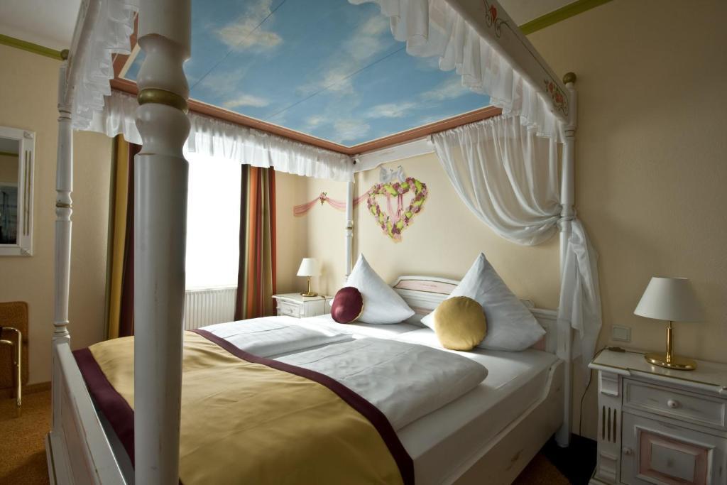 Hotel Speeter Вайзенхайм ам Берг Стая снимка