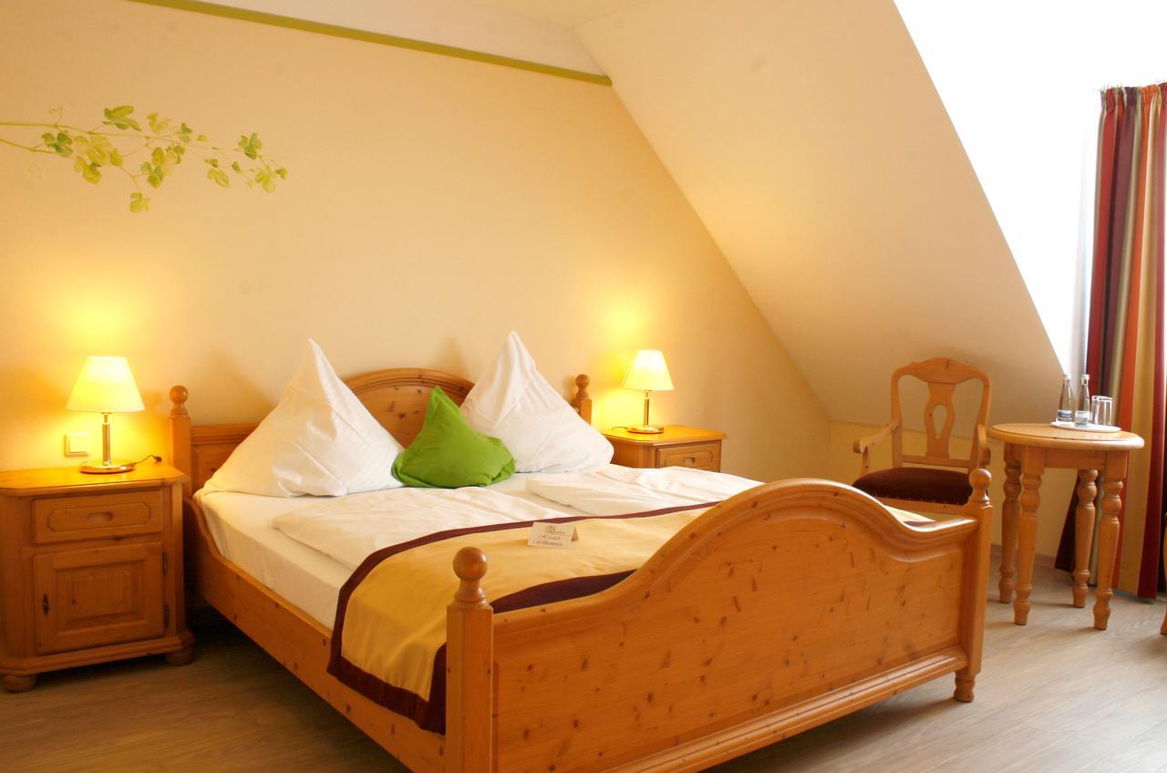 Hotel Speeter Вайзенхайм ам Берг Екстериор снимка