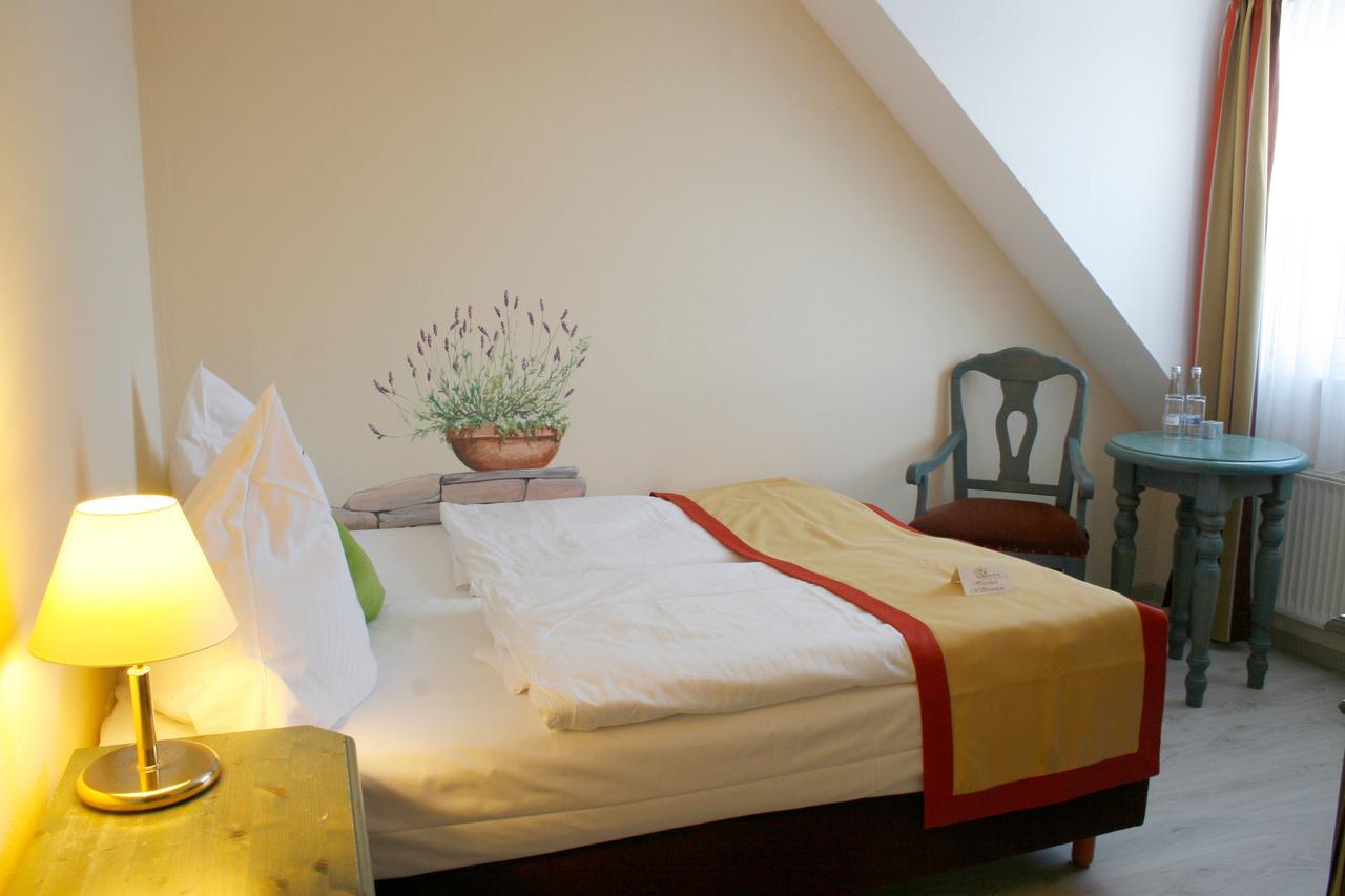 Hotel Speeter Вайзенхайм ам Берг Екстериор снимка