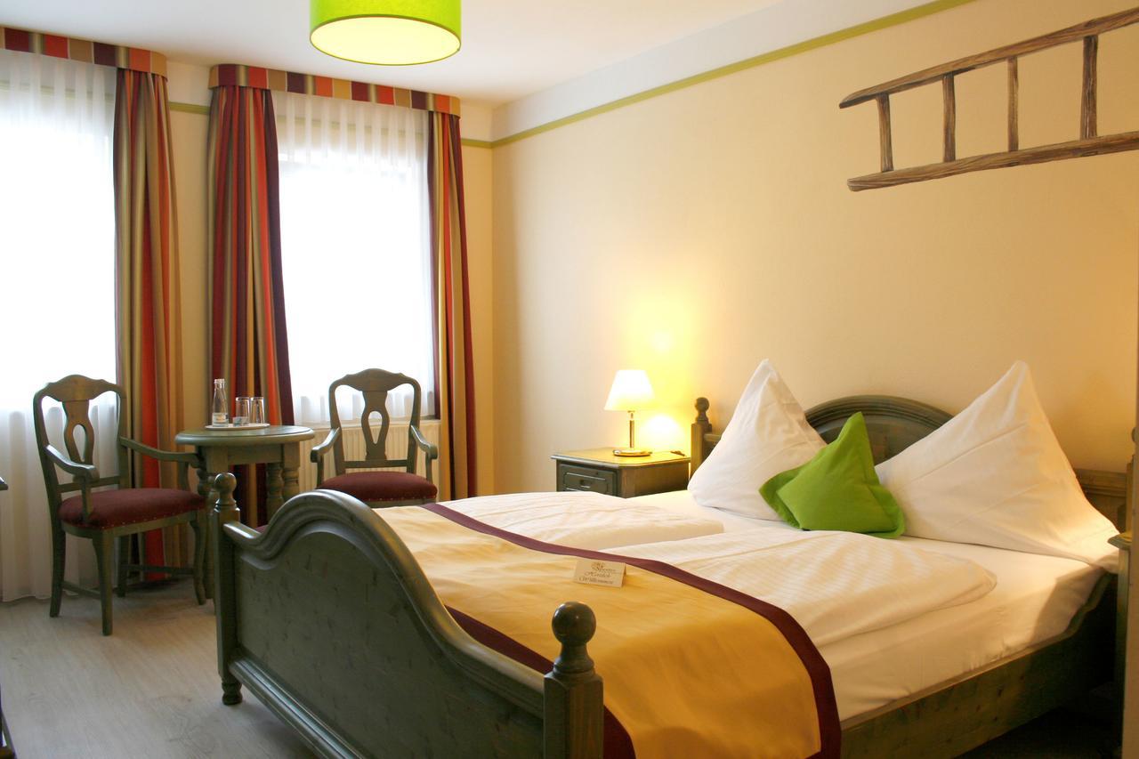 Hotel Speeter Вайзенхайм ам Берг Екстериор снимка