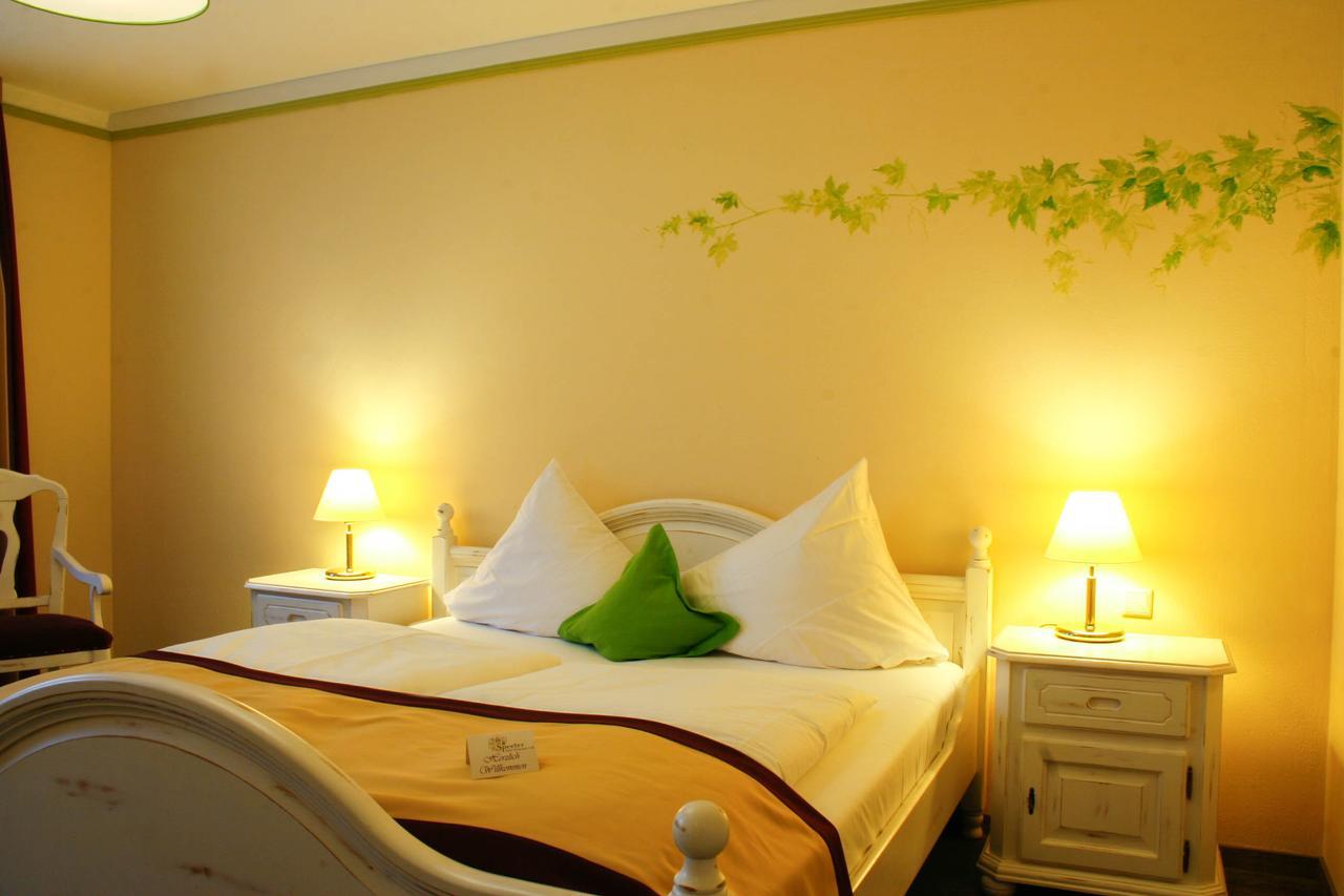 Hotel Speeter Вайзенхайм ам Берг Екстериор снимка
